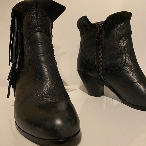 Black Fringe boots by Sam Edelman - Picture 2 of 7